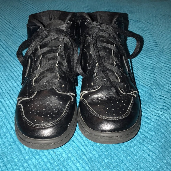 Nike Air Jordan 1 - Picture 2 of 12